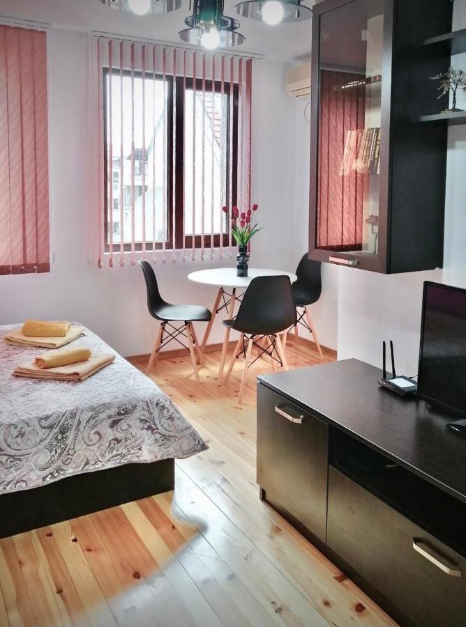 Bright Central Studio For 4 In Burgas Exterior photo